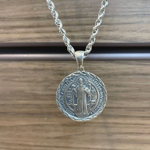 Pingente São Bento 2,9X2,9cm Prata Legítima 925 na internet