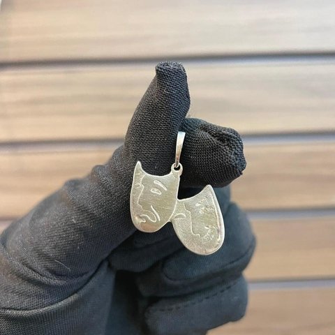 Pingente Máscara de Teatro 1,7X2,2cm Prata Legítima 925 - comprar online