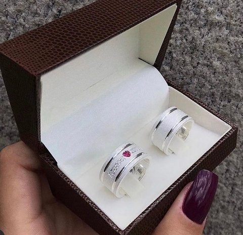 Aliança 10mm Feminina com Pedras de Zircônia e Coração Prata 950