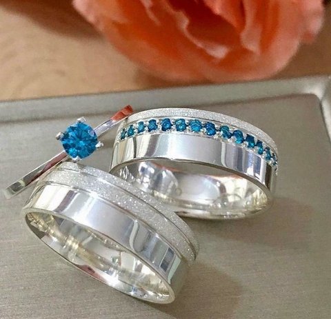 Aliança 8mm Feminina com Zircônias Safira Azul Prata 950