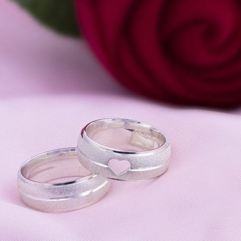 Aliança 7mm Feminina com Coração Vazado Prata 950