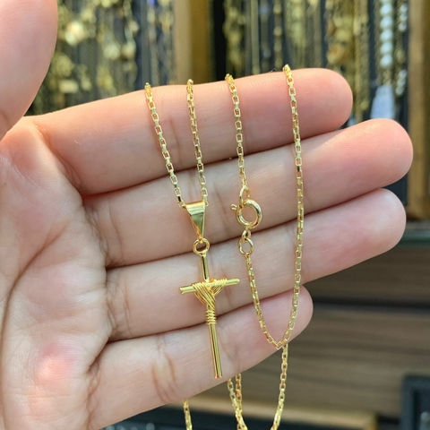 Corrente Cartie Tijolinho + Pingente de Cruz Banhada a Ouro 18K