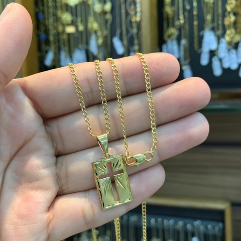 Corrente Grumet + Pingente Plaquinha de Cruz Banhada a Ouro 18K