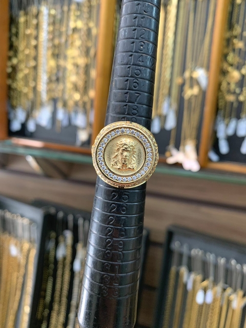 Anel Jesus Redondo Cravejado com Zircônias - 16.8G - Banhado a Ouro 18K