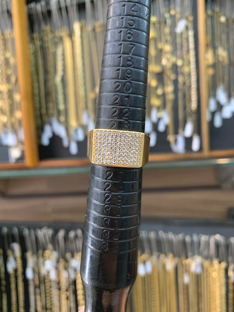 Anel Retangular Cravejado com Zircônias - 5.8G - Banhado a Ouro 18K