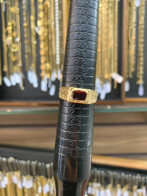 Anel Pedra Vermelha - 4.2G - Banhado a Ouro 18K