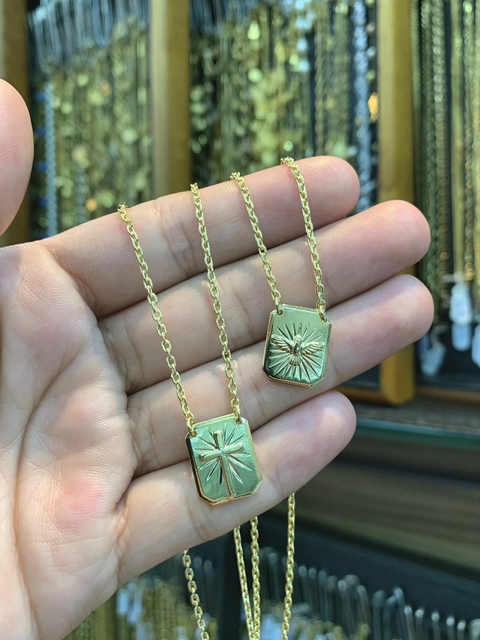 Escapulário Cartie Cadeado 60cm Cruz/Divino Espírito Santo Banhado a Ouro 18K