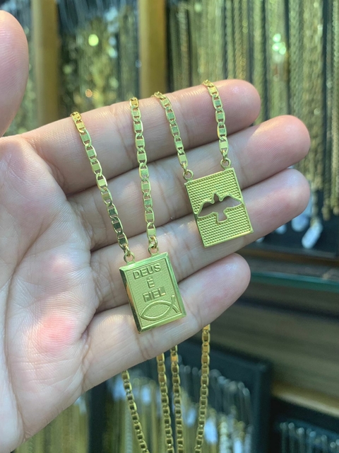 Escapulário Piastrine 60cm Deus é Fiel / Divino Espírito Santo Banhado a Ouro 18K