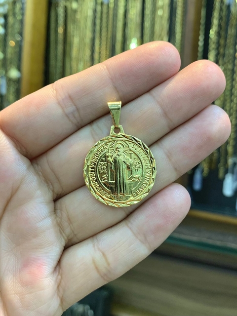 Pingente São Bento 2,3X2,3cm Banhado a Ouro 18K