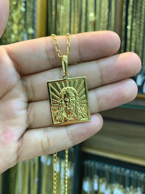 Pingente Jesus Cristo 2,5X2,2cm Banhado a Ouro 18K