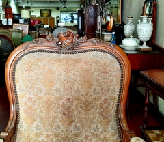 Par de sillones de estilo Luis XV en nogal italiano - Capdepont Antiques