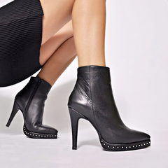 Bota / Botineta de Cuero Cerrada Taco Fino - comprar online