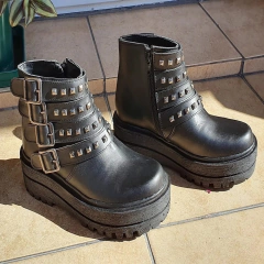 Borcegui con Detalle de Cintos con Tachas - comprar online