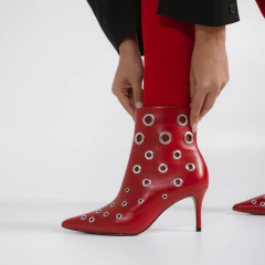 Botineta de Cuero con Taco Fino Detalle de Círculos Metálicos - comprar online