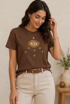 T-shirt Feminina Marrom com Bordado Olho Grego