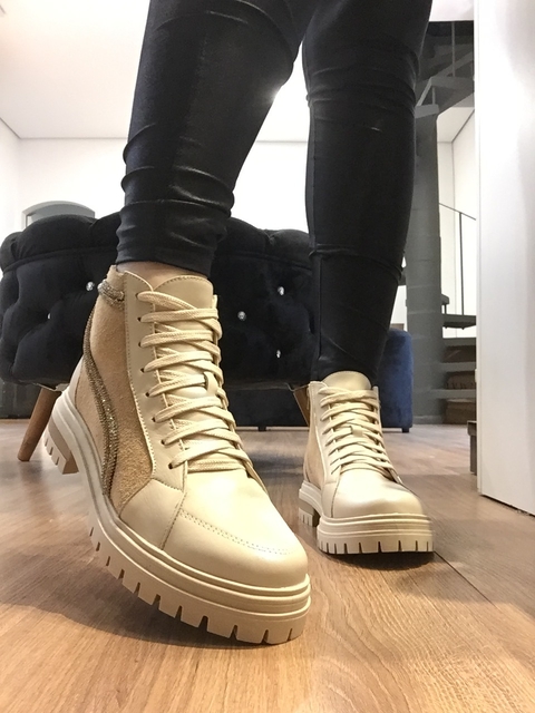 Coturno em Couro Camurça Avelã