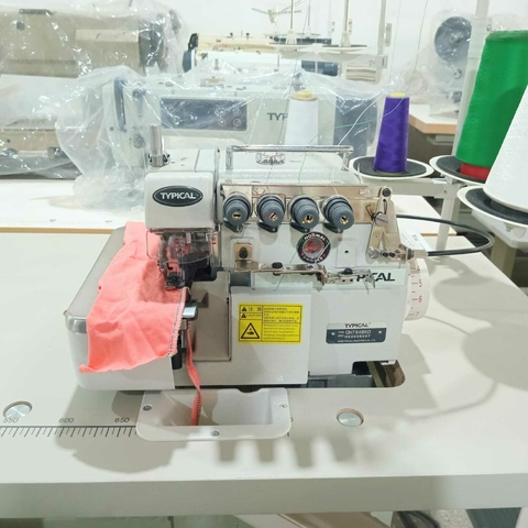 Overlock 4 hilos con atraque Typical GN794BKD
