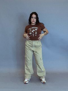 Calça sarja bolso cargo
