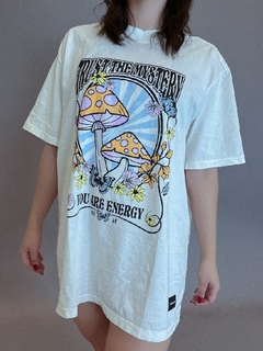Camiseta Boyfriend Trust the Mystery Off White - loja online