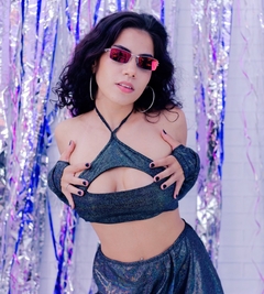 Cropped laminado w/ luvas na internet