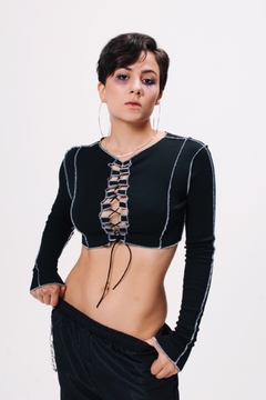 Cropped canelado recortes