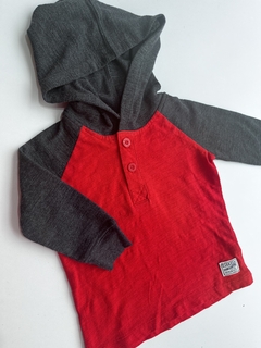 Remera ml rojo y gris con capucha Oshkosh 9-12m(131)Nuevo - comprar online