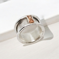 Anillo ancho con piedra baguette - comprar online