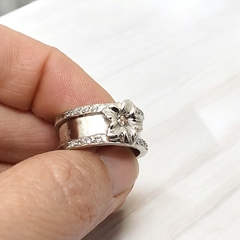 Wide Silver Ring with Flower & Zirconia on internet