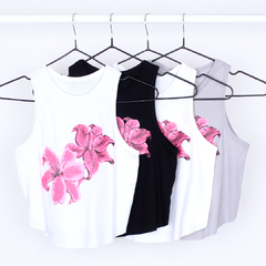Musculosa Flores Fucsia - comprar online