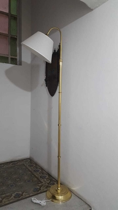 Lámpara de Pie de Bronce Curva con Nudo - comprar online