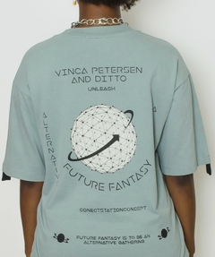 Camiseta No Age Oversized Grafite C/Bolso Frontal e Gola Alta "Future Fantasy" (Unissex) - loja online