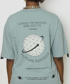 Camiseta No Age Oversized Grafite C/Bolso Frontal e Gola Alta "Future Fantasy" (Unissex) na internet