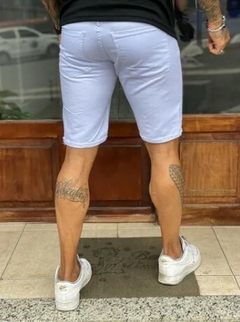Bermuda Jeans Destroyed Rasgada Branca (Masculina) - Urban Store - Moda Masculina, Roupas, Calçados e muito mais!