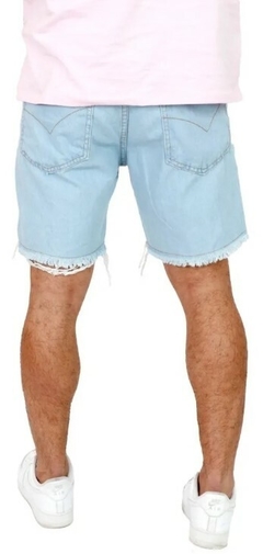 Bermuda Jeans Destroyed Rasgada C/Cordão Azul Claro (Masculina) - comprar online