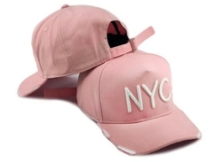Boné Strapback Fitão Nyc New York City C/Rasgo Destroyed Aba Curva Rosa