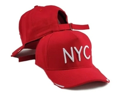 Boné Strapback Fitão Nyc New York City C/Rasgo Destroyed Aba Curva Vermelho - comprar online