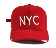 Boné Strapback Fitão Nyc New York City C/Rasgo Destroyed Aba Curva Vermelho na internet