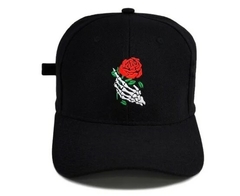 Boné Strapback Fitão Skull Roses Caveira C/Rosas Preto na internet
