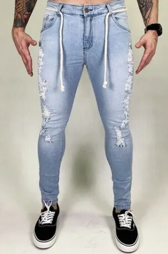 Calça Jeans Skinny Destroyed Rasgada Premium C/Lycra e Cordão Azul Claro (Masculina) - comprar online