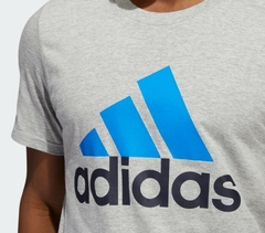 Camiseta Adidas Basic Badge 100% Algodão Azul C/Cinza (Masculina) - Urban Store - Moda Masculina, Roupas, Calçados e muito mais!