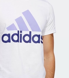 Camiseta Adidas Basic Badge 100% Algodão Roxo C/Branco (Masculina) na internet