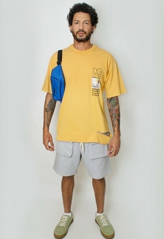 Camiseta No Age Amarela Oversized C/Rasgo Lateral Estampa Cidade Smoked na internet