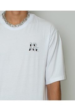 Camiseta No Age Branca C/ Estampa Tattoo Style (Unissex) na internet