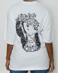 Camiseta No Age Branca C/ Estampa Tattoo Style (Unissex) - comprar online