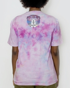 Camiseta No Age Tie Dye C/ Estampa Nas Costas "No Age To Believe" (Unissex) - loja online
