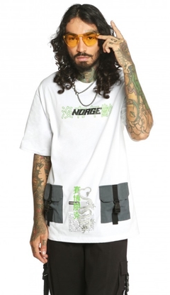 Camiseta No Age Branca Oversized Oriental Maxi Bolsos (Unissex) - Urban Store - Moda Masculina, Roupas, Calçados e muito mais!
