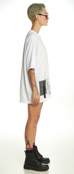 Camiseta No Age Branca Oversized Oriental Maxi Bolsos (Unissex) na internet