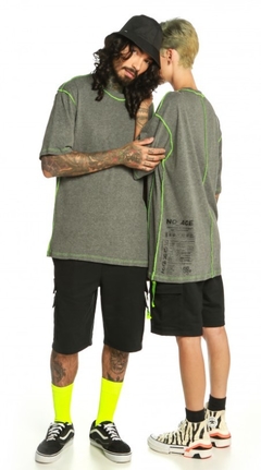 Camiseta No Age Cinza Oversized C/Costura Verde (Unissex) - comprar online