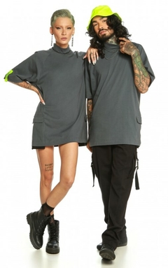 Camiseta No Age Oversized C/Gola Alta Cinza (Unissex) - Urban Store - Moda Masculina, Roupas, Calçados e muito mais!
