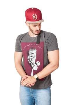 Camiseta Reserva Você Tem Fome de Que? - Cinza Vintage - comprar online